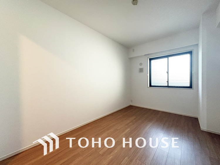 内装 採光もある洋室は、くつろぎのひと時を過ごすのにぴったり