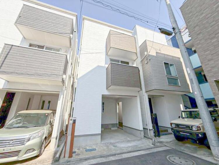 外観 緑に恵まれたエリアで、自然に包まれた穏やかな暮らしを実現！！緑の潤いを感じながらホッと生活できそう。四季の移り変わりを感じられる贅沢な空間で、暮らしの夢を育む、あらたな住生活をスタートしてみませんか？ 
