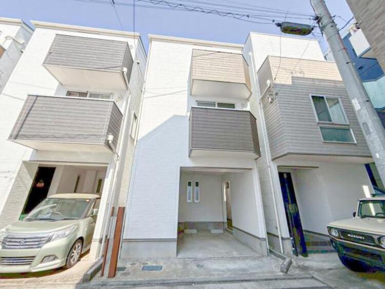 外観 自慢したくなるマイホーム！流行に左右されない上質な佇まい！！　満たされる時間をじっくり堪能できそうです　洗練されたものにふれることでもっともっと『おうちじかん』が充実したものになるでしょう！ 