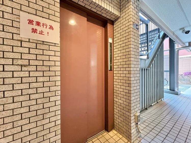 設備 エレベーターの管理も、きちんと行き届いてます。