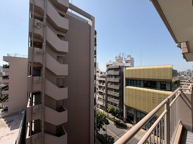 バルコニー 頬をなでる、優しい風を感じることが出来ます。