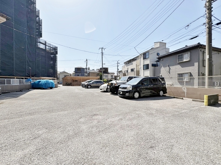 駐車場 本物件の駐車スペースです。車種制限のある場合もございますので、お気軽にお問い合わせくださいませ。