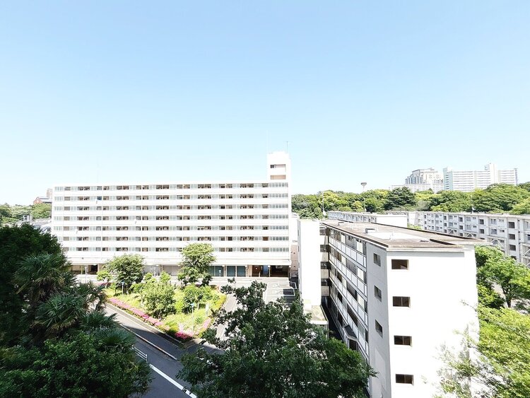 バルコニー 窓を開けると広がる青空。心をリフレッシュして日々を過ごしていきましょう。