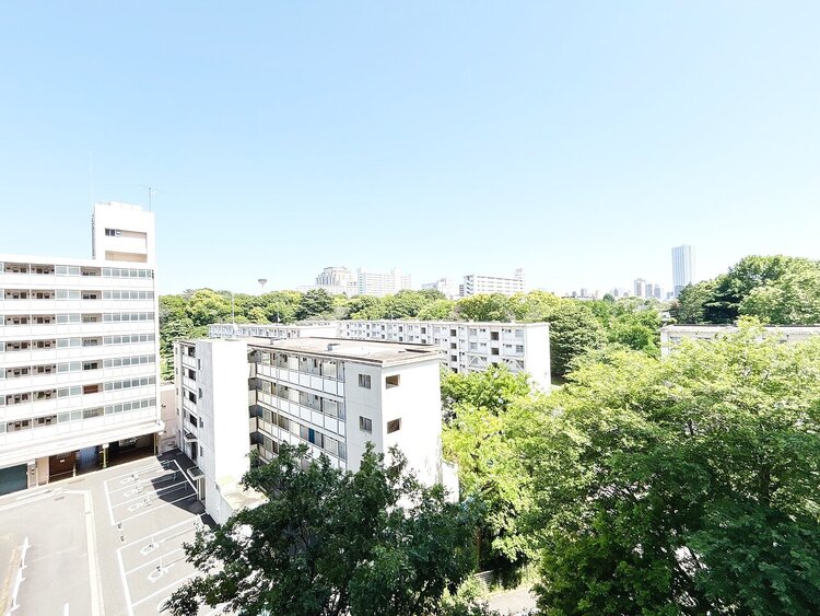 バルコニー 頬をなでる、優しい風を感じることが出来ます。