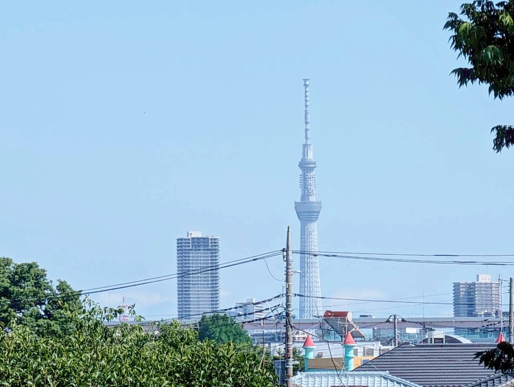 バルコニー 窓を開けると広がる青空。心をリフレッシュして日々を過ごしていきましょう。