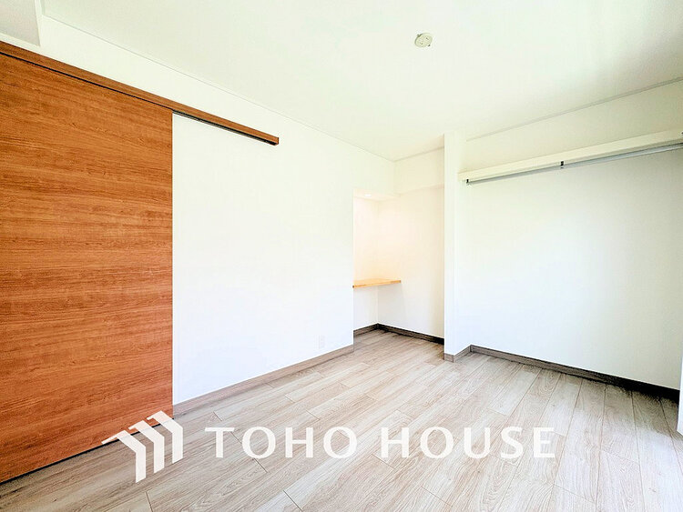 内装 シンプルですっきりとした室内は飽きのこない居心地の良い雰囲気