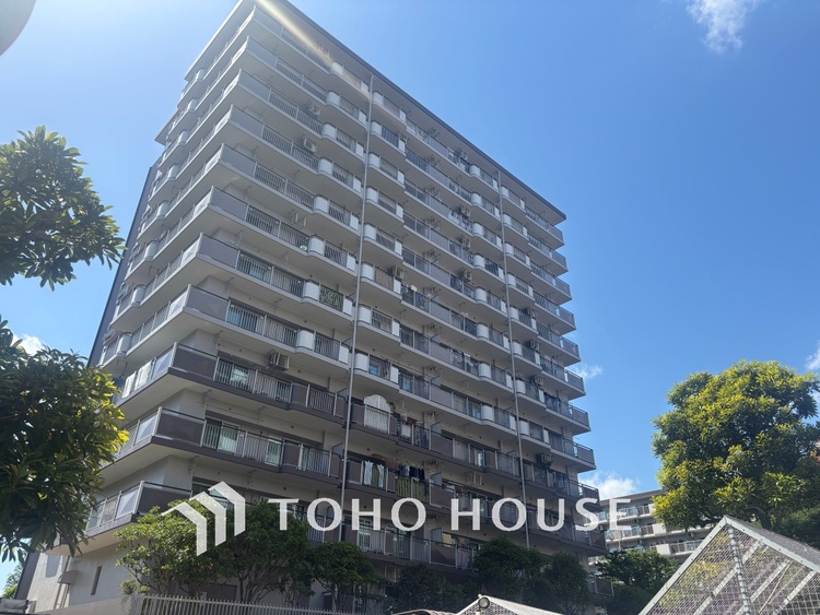 外観 漂う上質な空気感、マンションに入れば「おかえりなさい」と笑顔で迎えてくれるエントランス。最良の心配りを感じるマンションでした。