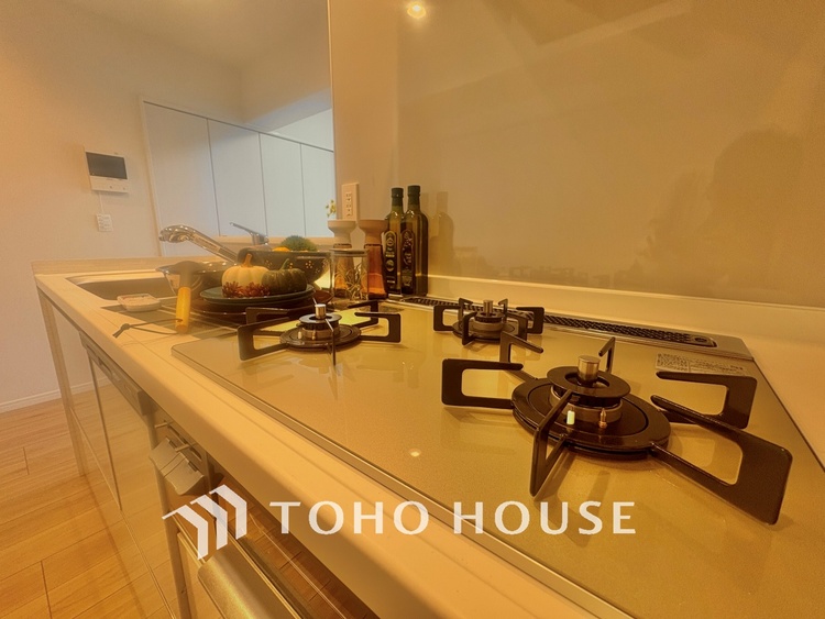 キッチン 【KITCHEN】◆家族のおはよう◆の声を笑顔で迎えてあげられるシステムキッチン。朝ごはんが楽しみでちょっと早起きしたくなるんです。