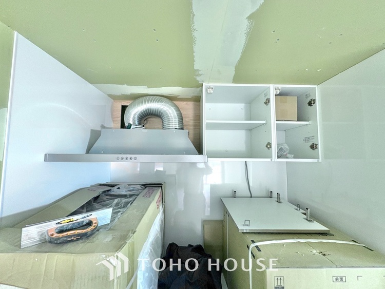 キッチン 【改装中】◆愛育◆キッチンは家族の絆を育む大切な空間。シンプルで使い易いSystemKitchenで愉しく作る料理は愛情のある美味しいご馳走に。家族で使える広々としたダイニングキッチンです。