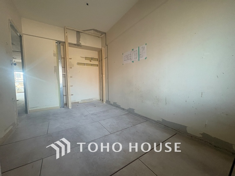 収納 【改装中】各お部屋にしっかりと収納スペース（クローゼット）を設けてありますから、物が散乱することもありませんしタンスも不要。すっきりしたお部屋を好みで飾ってお過ごし頂けます。