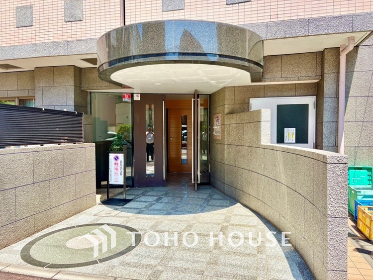 外観 澄み切った空に映える外観。デザイン性の高さと新築のような清潔感。こんなマンションで毎日を生きて行きたい。