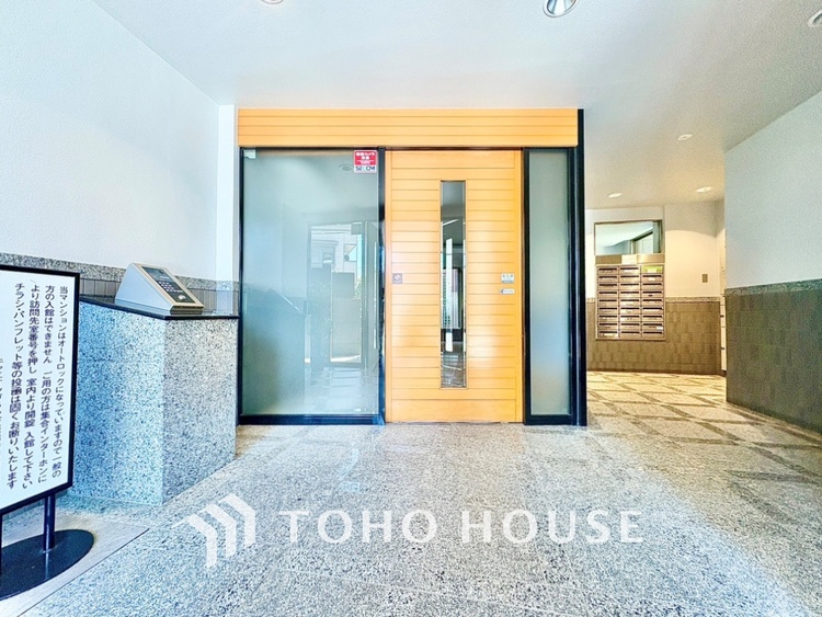 エントランス 高級感溢れるエントランス。新築時の造りの良さが伺える。