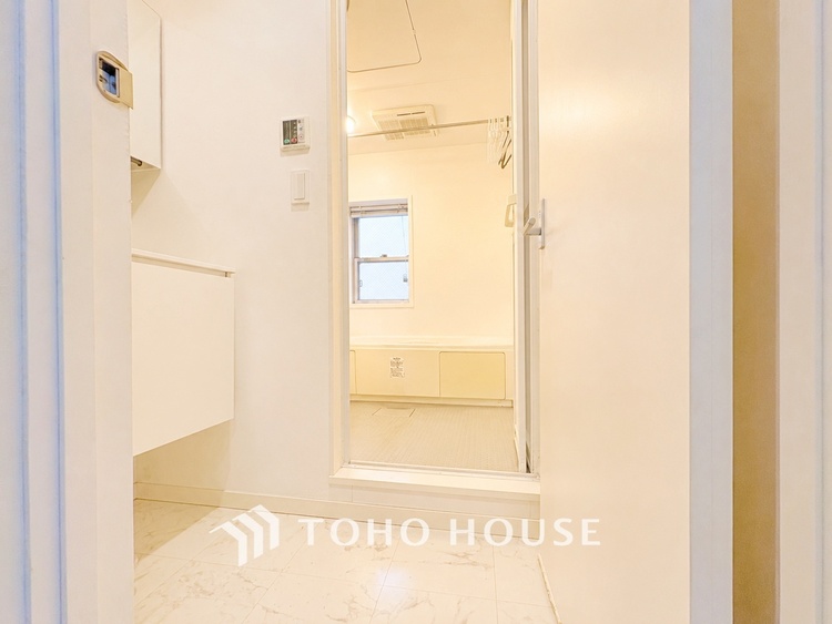洗面 【洗面化粧台】居住中物件のためAI加工で家具や荷物を消しております。