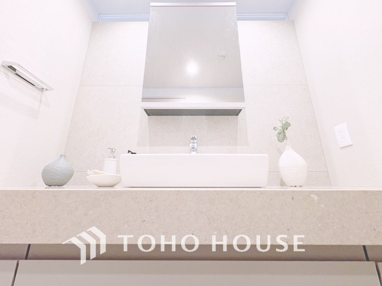 洗面 【WASHROOM】◆快適◆煌びやかな暮らしの中にも忘れたくない快適さ。大きな収納が助けてくれます。