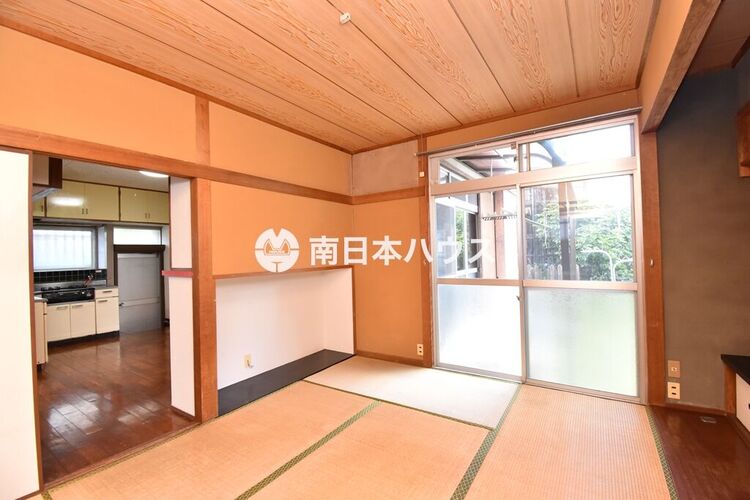 居間 
