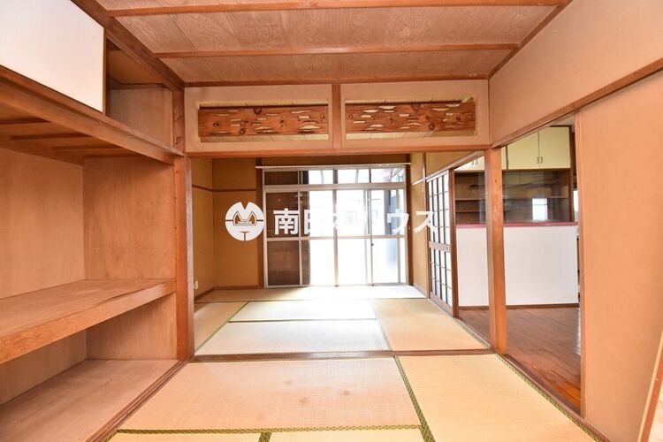 居間 
