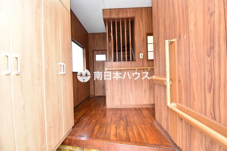 玄関 