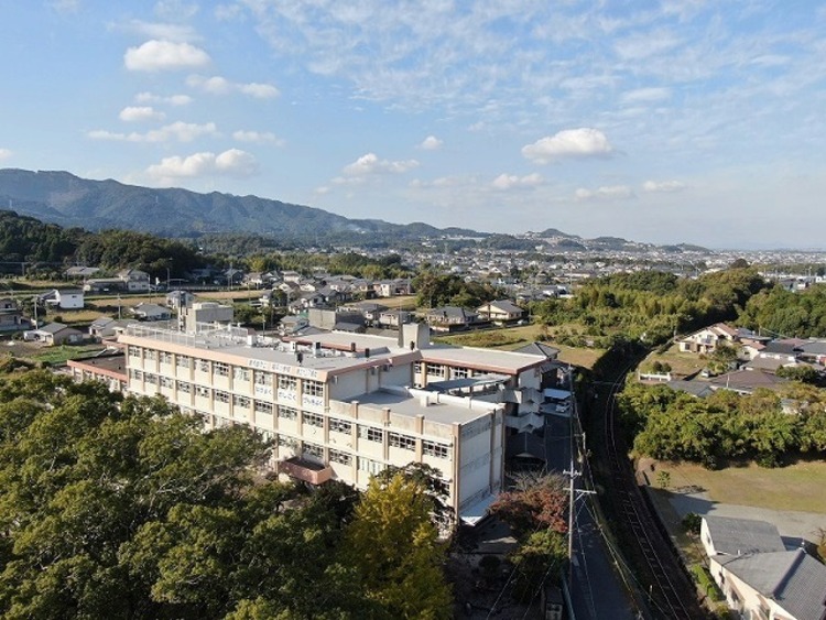 周辺 福平小学校【鹿児島市立福平小学校】は、平川町に位置する1892年創立の小学校です。令和4年度の生徒数は1066人で、42クラスあります。校訓は「『希望』　なかよく　か… 徒歩 約21分（約1650m）