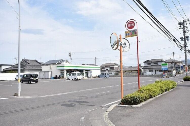 周辺 ファミリーマート坂之上店 徒歩 約7分（約530m）