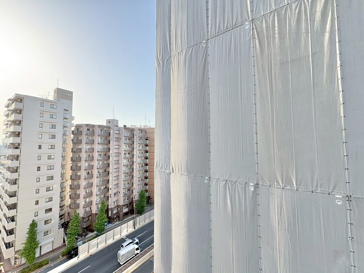 バルコニー 窓を開けると広がる青空。心をリフレッシュして日々を過ごしていきましょう。