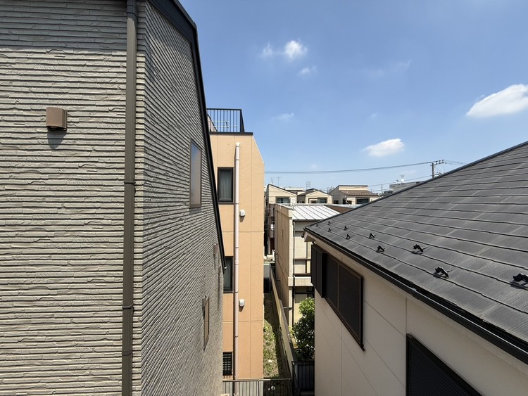 バルコニー 頬をなでる、優しい風を感じることが出来ます。