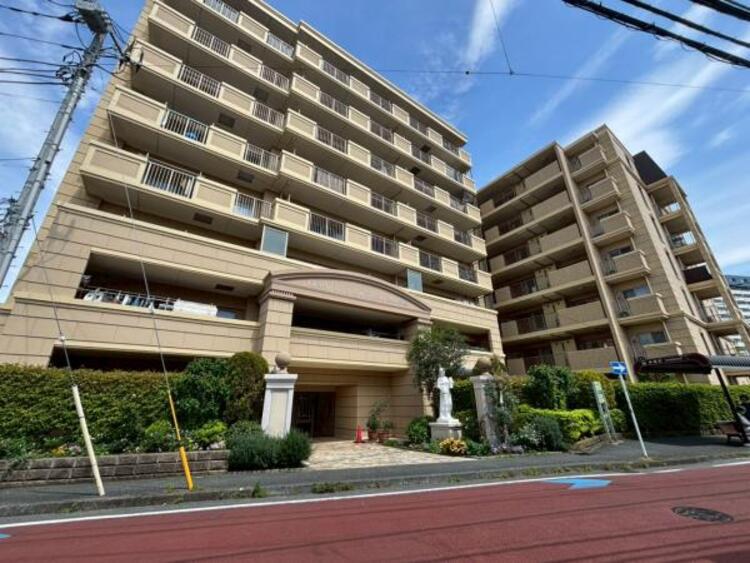 外観 窓からたっぷりと陽光が注がれる明るい住まい。ご家族の成長に合わせてお住まい頂ける仕様の間取り。日々の疲れを癒してくれる主寝室。お子様も自分のお部屋でお勉強など出来るお部屋のご用意もございます。