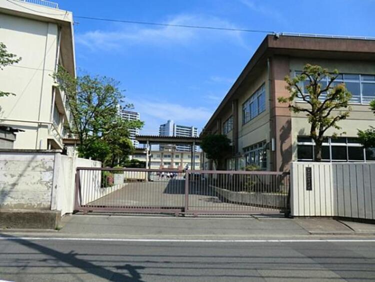 周辺 川崎市立御幸中学校　650ｍ