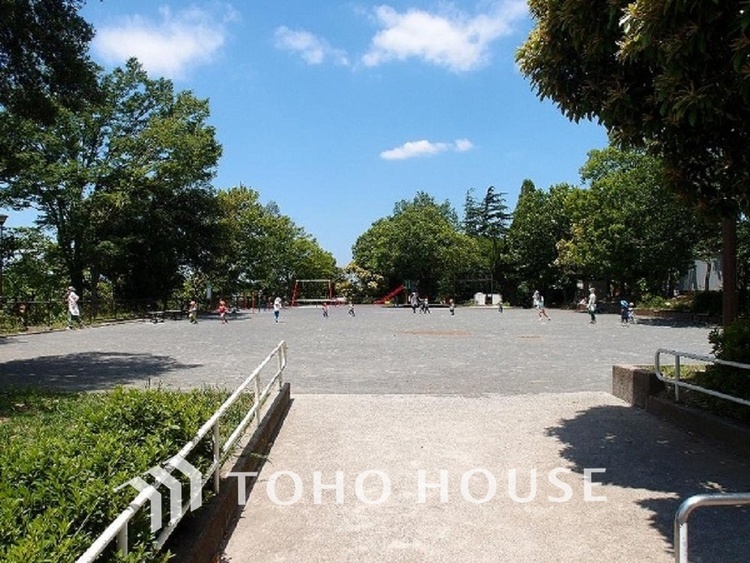 周辺 市ヶ尾下根公園　距離550ｍ