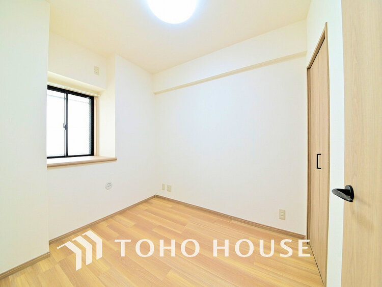 内装 採光もある洋室は、くつろぎのひと時を過ごすのにぴったり