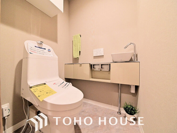 トイレ トイレには快適な温水洗浄便座付
