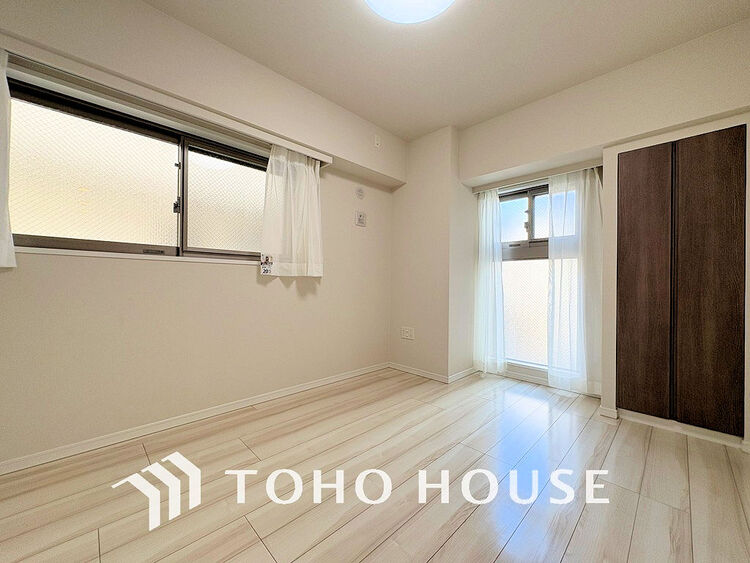 内装 採光もある洋室は、くつろぎのひと時を過ごすのにぴったり