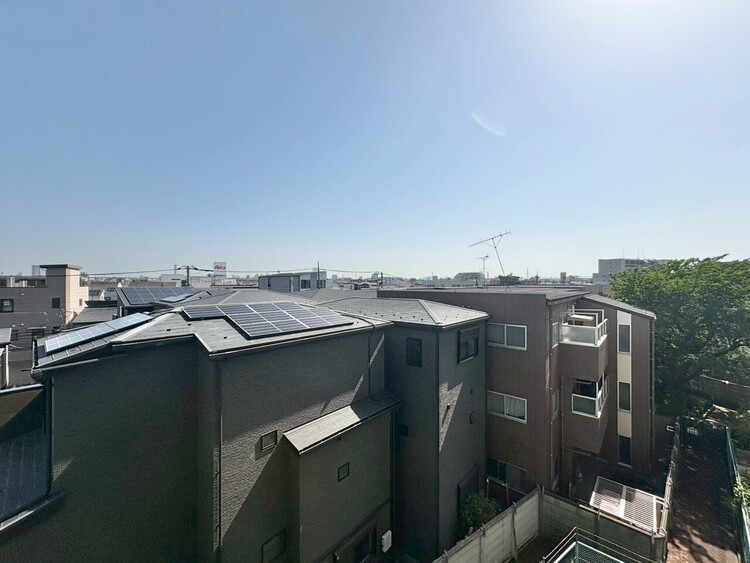 バルコニー 頬をなでる、優しい風を感じることが出来ます。