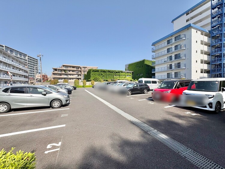 駐車場 本物件の駐車スペースです。車種制限のある場合もございますので、お気軽にお問い合わせくださいませ。