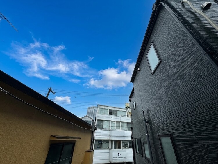 バルコニー 窓を開けると広がる青空。心をリフレッシュして日々を過ごしていきましょう。