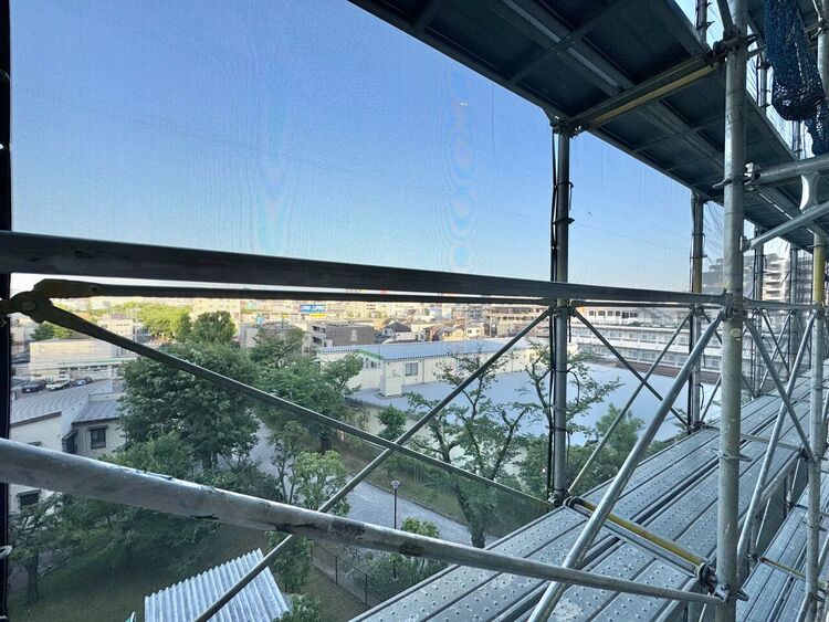 バルコニー 窓を開けると広がる青空。心をリフレッシュして日々を過ごしていきましょう。