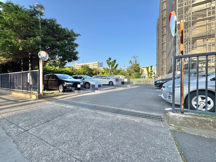 駐車場 本物件の駐車スペースです。車種制限のある場合もございますので、お気軽にお問い合わせくださいませ。