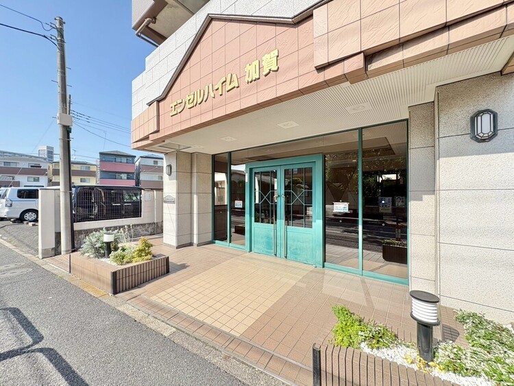 エントランス 外と内をつなぐエントランスは、まさに顔となる場所。
