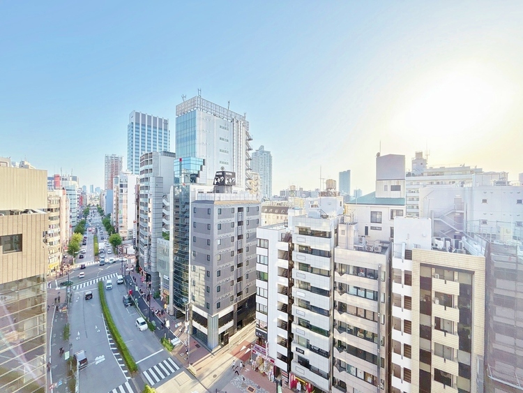 バルコニー 窓を開けると広がる青空。心をリフレッシュして日々を過ごしていきましょう。