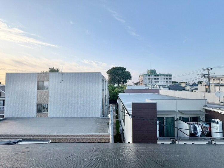 バルコニー 窓を開けると広がる青空。心をリフレッシュして日々を過ごしていきましょう。