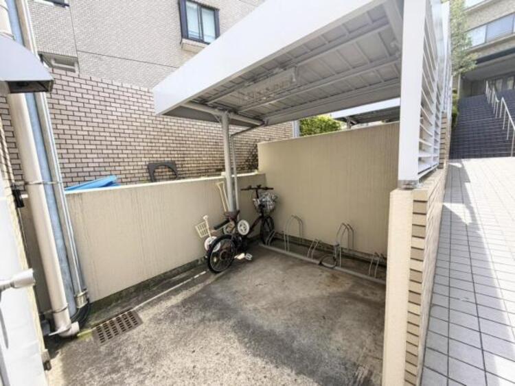 その他 屋根がついた駐輪場、自転車も濡れにくいです。