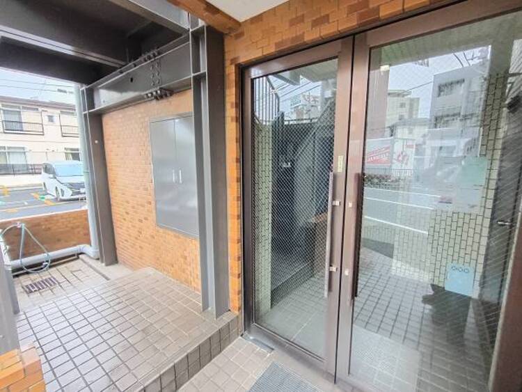 エントランス 居住者の帰り、訪れる方を優しく迎えてくれるエントランスです。