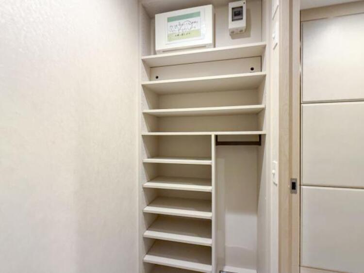 収納 収納スペースを広く設けていますので、たくさんある靴もすべて収納していただけます。