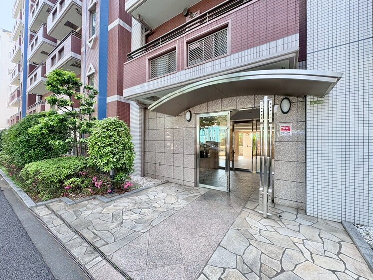 その他 上質感漂う玄関アプローチです。