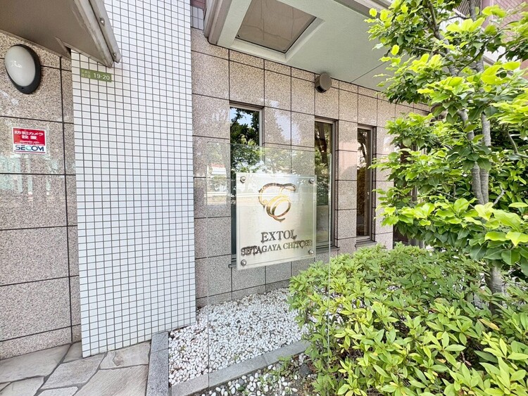 その他 スタイリッシュなエンブレム。お洒落なマンションは入り口から。