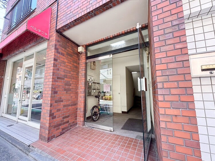 その他 上質感漂う玄関アプローチです。