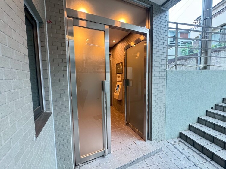 その他 上質感漂う玄関アプローチです。