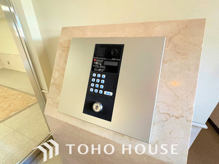 その他 エントランスはオートロック完備で安心のセキュリティ