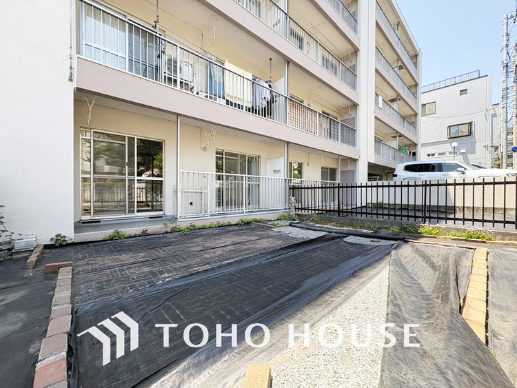 その他 陽当たりの良いお庭はガーデニングなど、ご家族の楽しめる場所の一つに