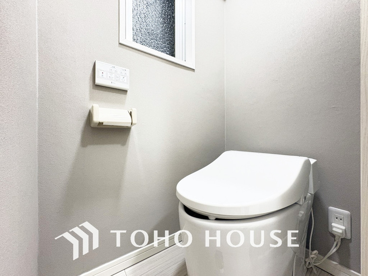 トイレ 清潔な洗浄機能付温水シャワートイレ