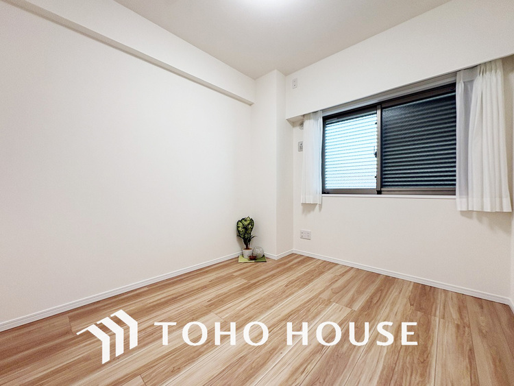 内装 採光もある洋室は、くつろぎのひと時を過ごすのにぴったり
